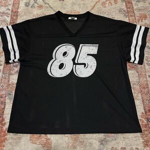 Men’s Large Black and White Jersey